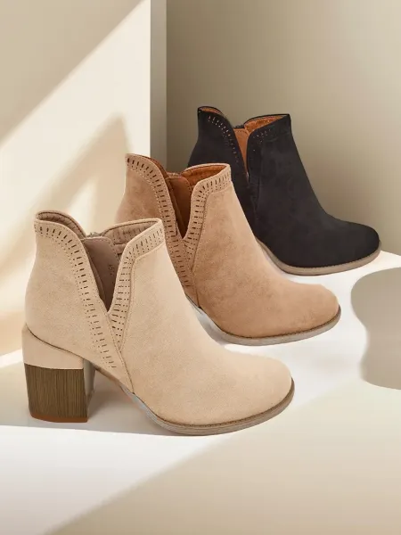 Resti Women's ankle boots on a post Vettot
