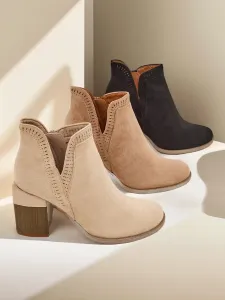 Resti Women's ankle boots on a post Vettot