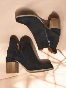 Resti Women's ankle boots on a post Vettot