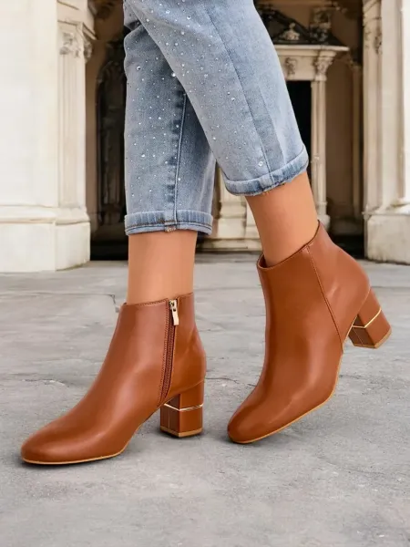 Resti Women's ankle boots on a post Afennor