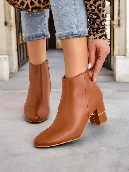 Resti Women's ankle boots on a post Afennor