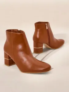 Resti Women's ankle boots on a post Afennor