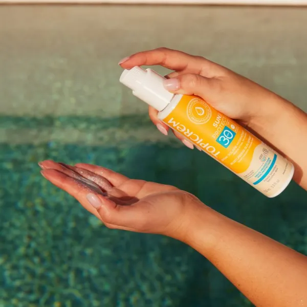 Topicrem Sun Protect Moisturizing Sun Spray ochranný sprej s hydratačným účinkom SPF 30 150 ml