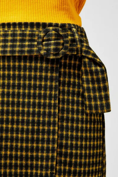Plaid skirt with belt