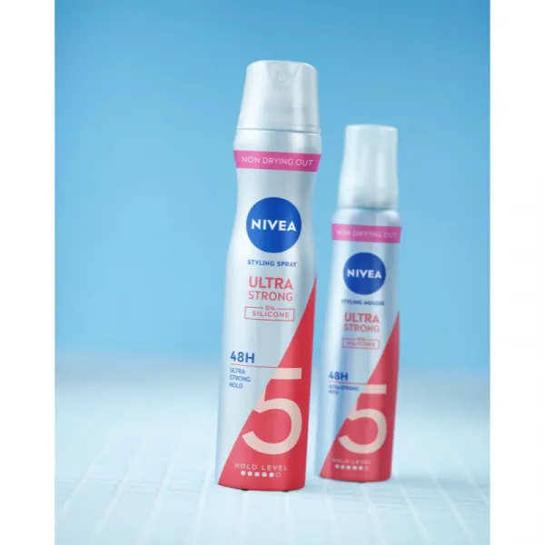 NIVEA Ultra Strong penové tužidlo 150 ml