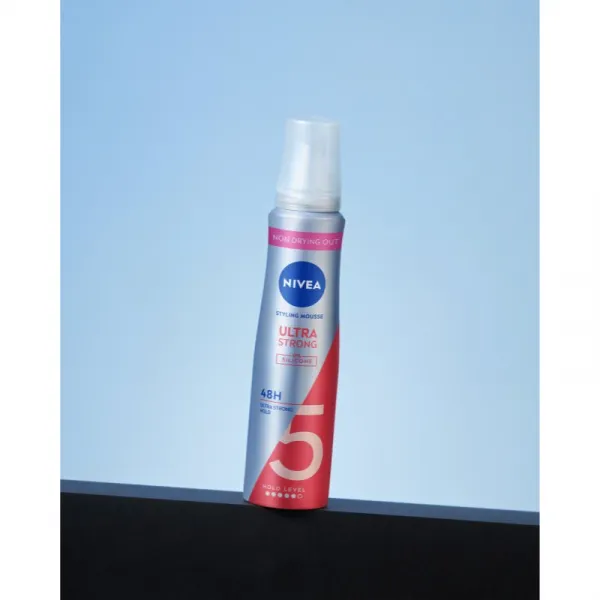 NIVEA Ultra Strong penové tužidlo 150 ml