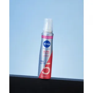 NIVEA Ultra Strong penové tužidlo 150 ml
