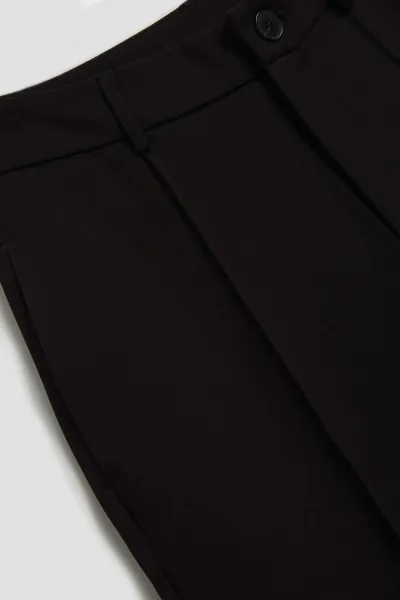Marisse Black Pleated Trousers