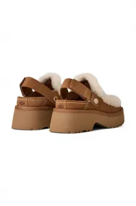 Semišové šľapky UGG Esmee Clog
