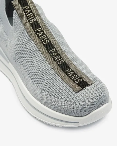 Resti Women's slip-on sports shoes with lettering in gray Cerppa- Footwear