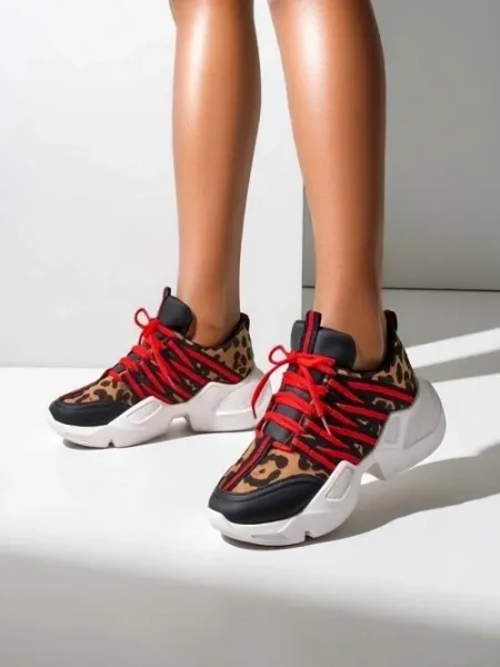 Resti Women's sporty sneakers with a thicker sole Ivvert