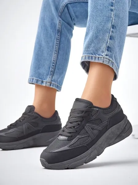 Resti Women's sport sneakers on a thicker sole Moderax