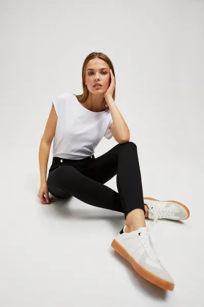 Marisse Jeans With Decorative Buttons