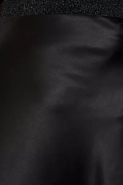 Čierna midi sukňa