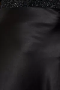 Čierna midi sukňa