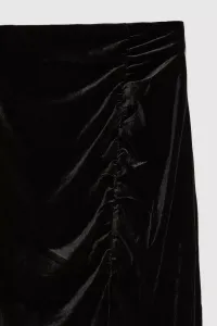 Čierna velúrová sukňa s rázporkom