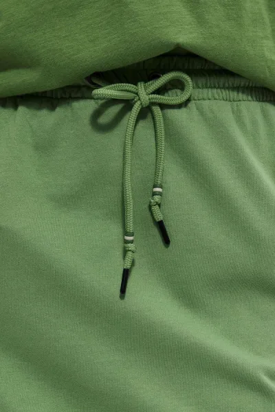 Zelená sukňa s vreckami