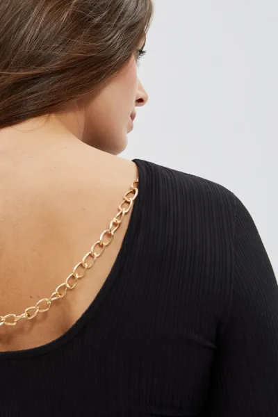 Blouse with back neckline and decorated chain