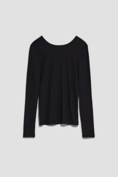 Blouse with back neckline and decorated chain