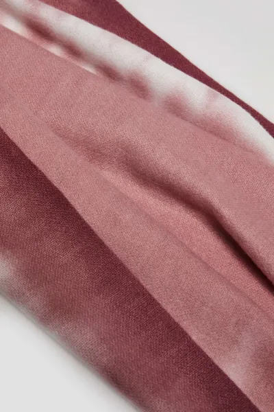 Marisse Smooth Scarf With Delicate Fringes