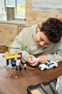 LEGO® Marvel 76311 Spider-Verse Miles Morales vs. Škvrna