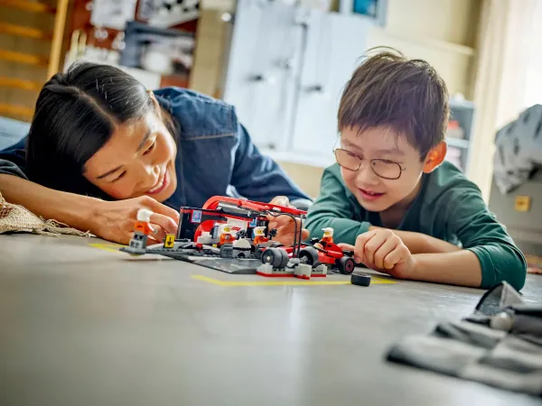 LEGO® City 60443 Zastávka v F1® a Pit Crew s autom Ferrari