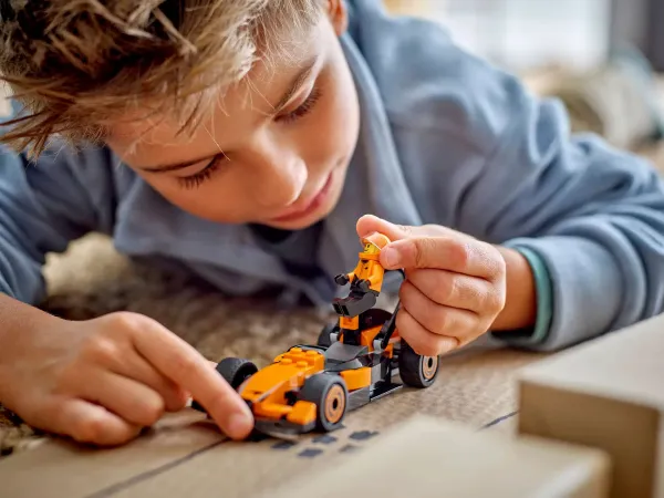 LEGO® City 60442 Jazdec F1® s pretekárskym autom McLaren
