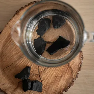 Minerál šungit drť - prírodný filter vody 500g - Herbatica