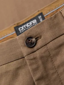 Elegantné pánske chinos nohavice tmavobéžové
