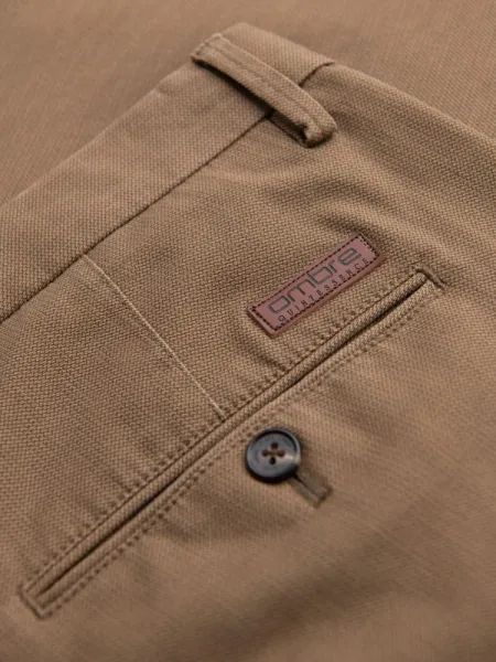 Elegantné pánske chinos nohavice tmavobéžové