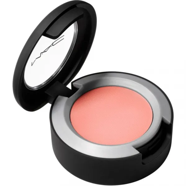MAC Cosmetics Powder Kiss Soft Matte Eye Shadow očné tiene odtieň Strike a Pose 1.5 g