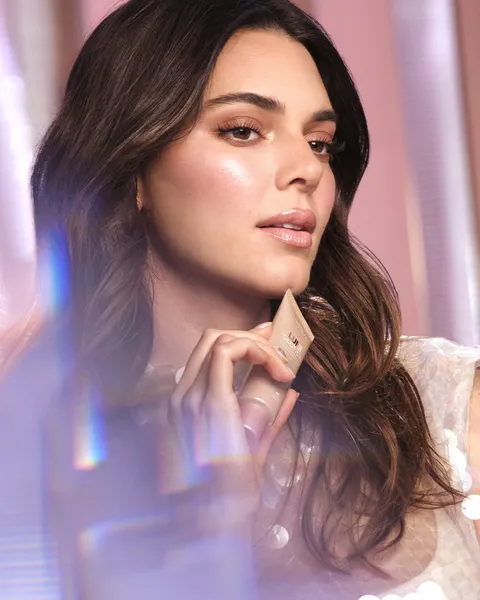 L’Oréal Paris Lumi Glotion krémový rozjasňovač s hydratačným účinkom odtieň 904 Deep Glow 40 ml