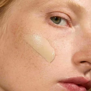 MÁDARA Skinonym Semi-Matte Peptide dlhotrvajúci make-up s peptidmi odtieň Ivory 20 30 ml