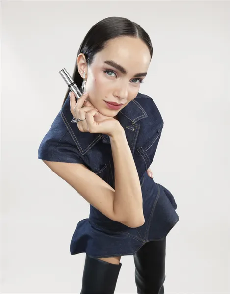L’Oréal Paris Infaillible 24h Brow Lamination transparentný fixačný gél na obočie odtieň Transparent 6 ml