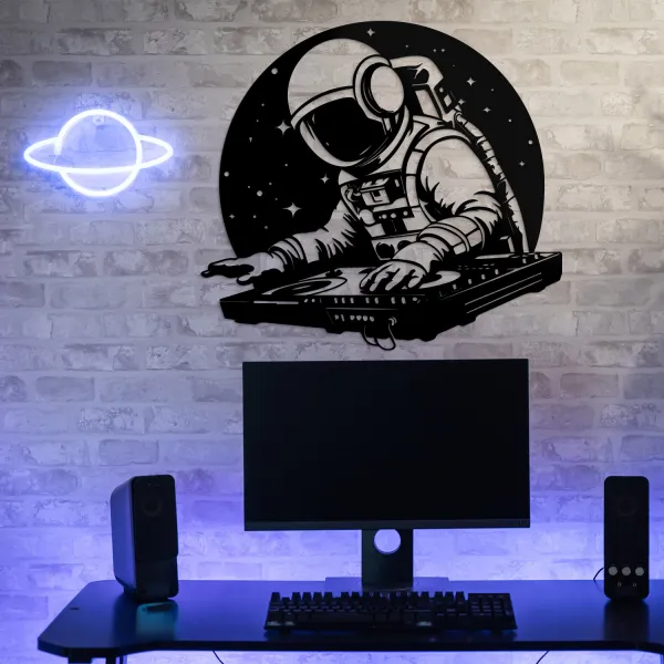 Vyrezávaný obraz na stenu - DJ Astronaut