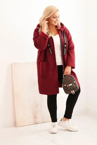 Legínovo Dámsky kabát Plus Size z umelého barana s kapucňou a vreckami v ťavej farbe Farba: Bordová, Veľkosť: UNI