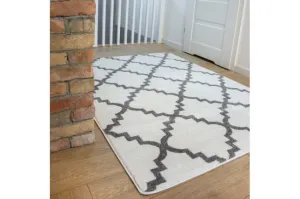 Koberec SKETCH - F343 krém / sivá koniczyna marokánska trellis