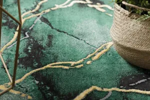 Koberec EMERALD exkluzívny 1018 glamour, styl marmur fľaškovo zelený / zlatý