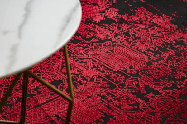 Koberec VINCI 1524 Ornament vintage - štrukturálny červený