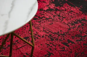 Koberec VINCI 1524 Ornament vintage - štrukturálny červený