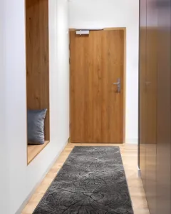 Behúň SILVER Tronko Kmeň drevo sivý
