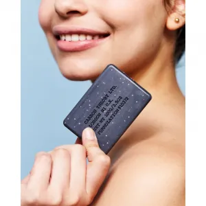 Carbon Theory Charcoal & Tea Tree Oil čistiaci telový peeling pre problematickú a mastnú pokožku 100 g