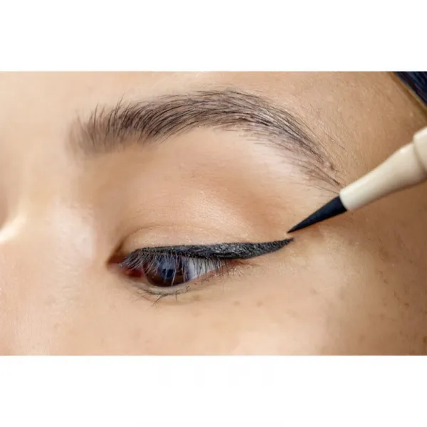 Notino Lifeproof Eye Liner Matte Black dlhotrvajúce očné linky 00 Matte Black 1 ml