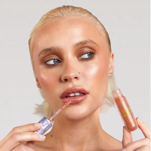 Glow Hub Gen Gleam hydratačný lesk na pery odtieň Snack 3 ml