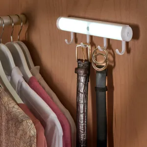 LED vešiak s detektorom pohybu