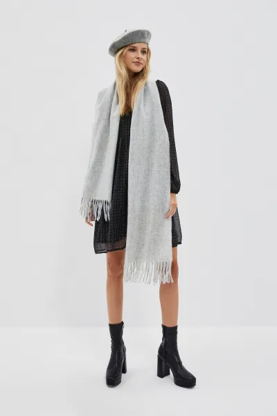 Marisse Plain scarf with fringes