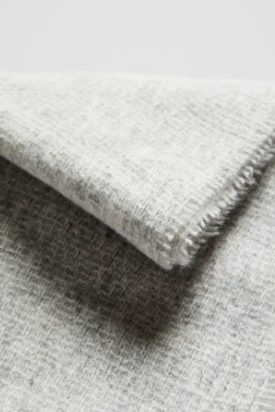 Marisse Plain scarf with fringes