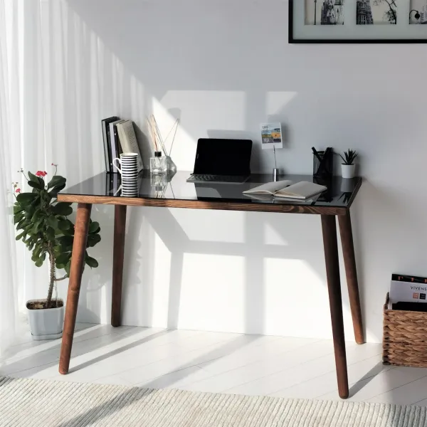 Kalune Design Písací stôl COZY z masívu orech/sklo