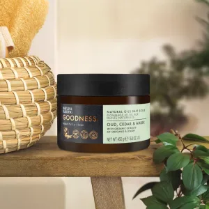 Baylis & Harding Goodness Oud, Cedar & Amber soľný peeling na telo 450 g