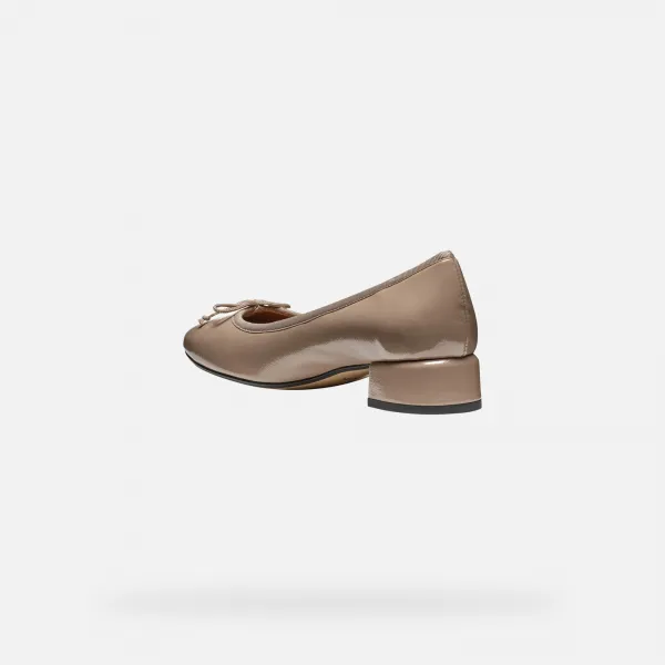 Beige women's heeled shoes Geox Floretia - Women's